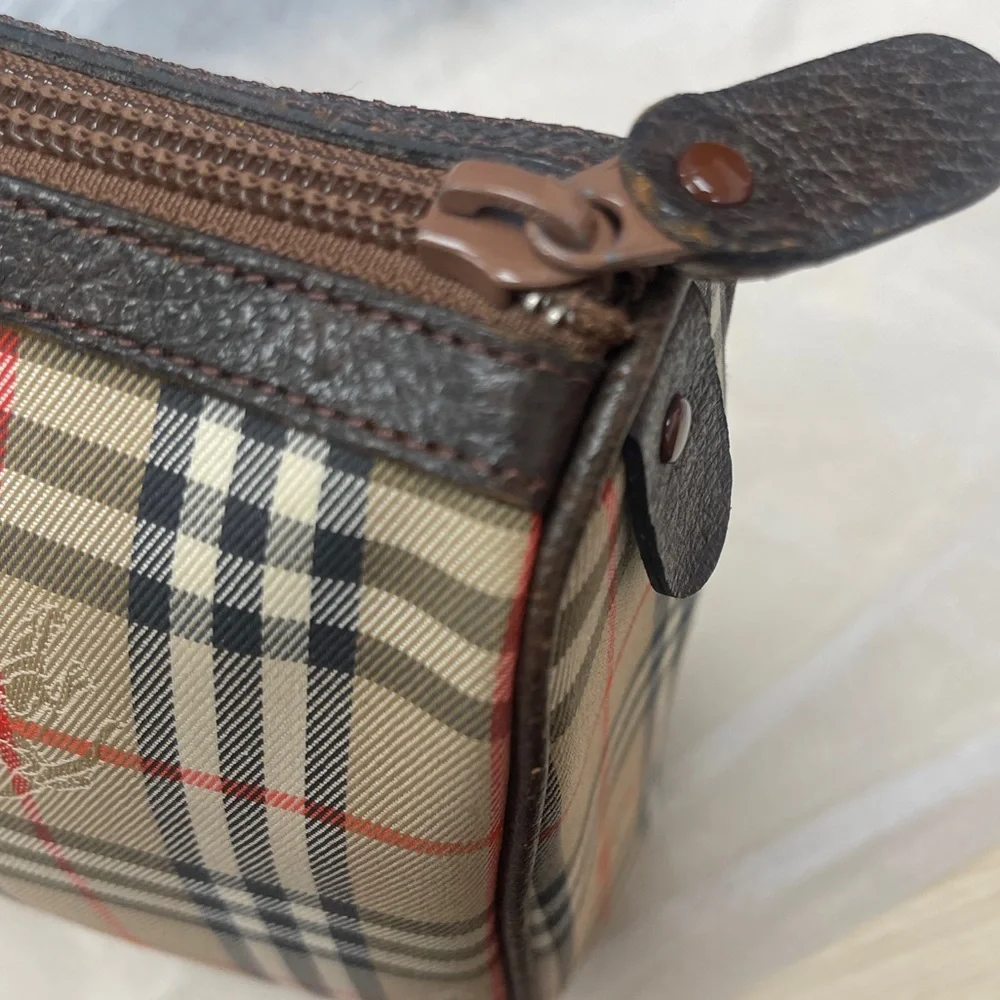 Burberry elegant handbag